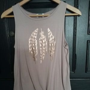 Feather logo tank